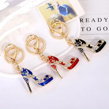 Модерна верижка за ключове, творчески сплав с инкрустирани кристали, маслени бои, високи токчета, малка окачване, декорации за чанти hot girl
